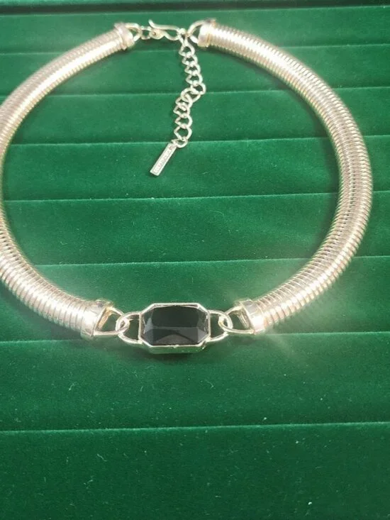 Vintage Saks Fifth Avenue Gold Tone Collar Necklace Black Stone Center 80s - Picture 3 of 9
